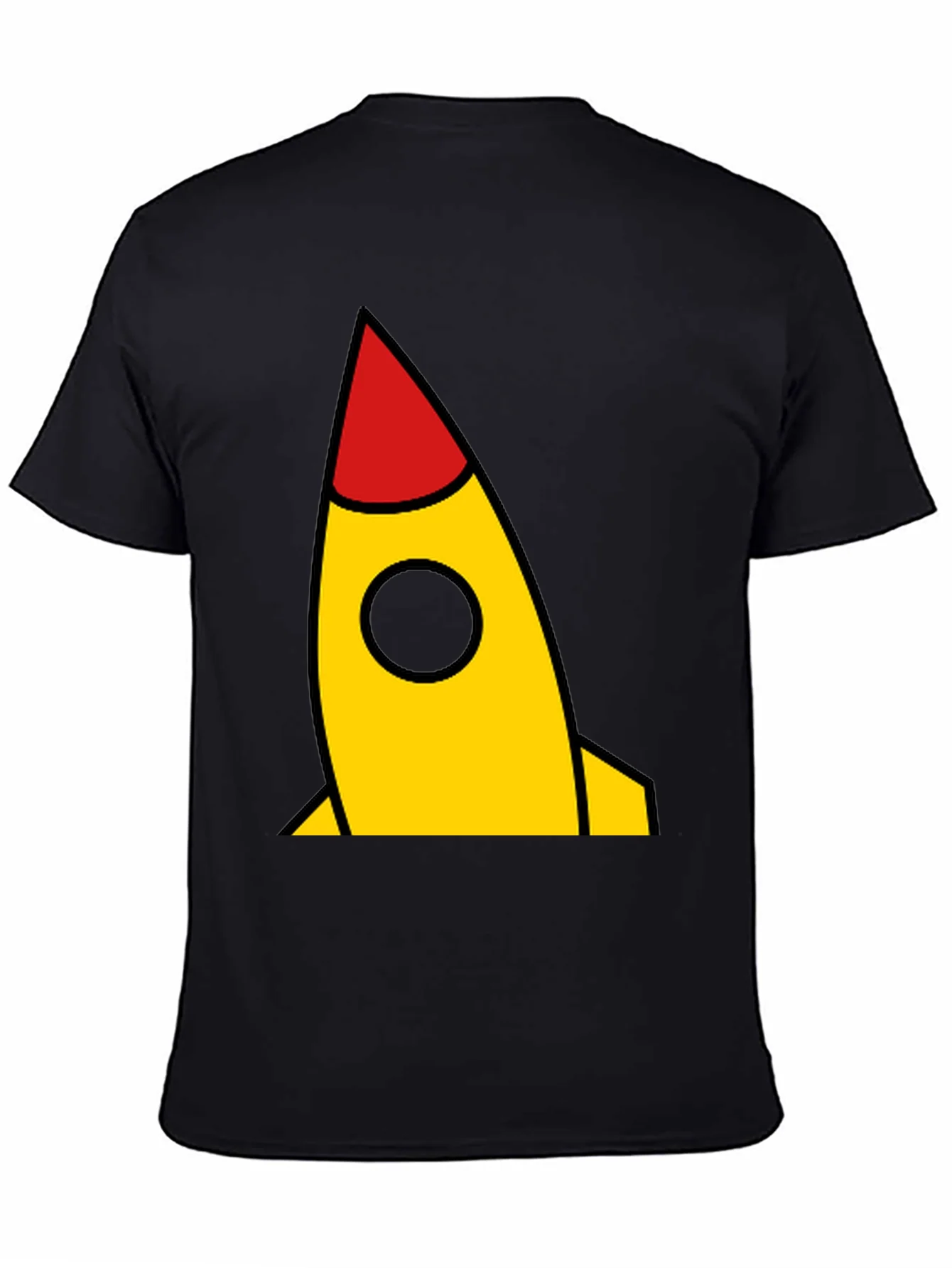 Camiseta Negra con Cohete Amarillo y Rojo