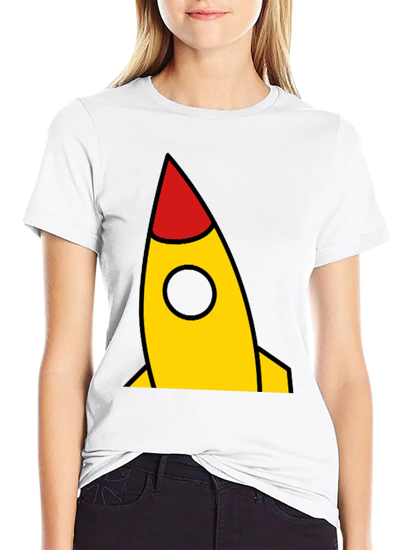 Camiseta Negra con Cohete Amarillo y Rojo