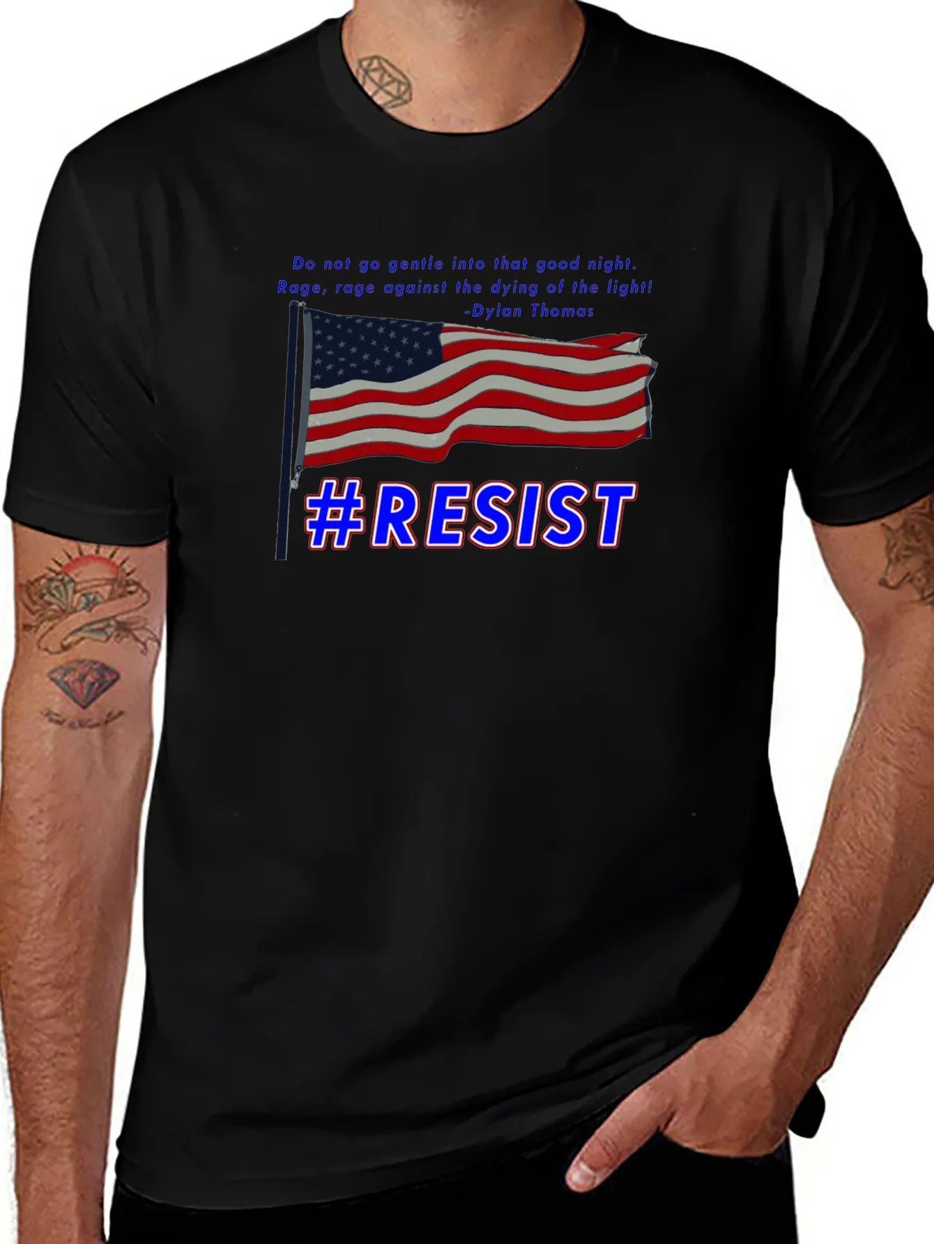 Camiseta Negra #Resist con Bandera Americana
