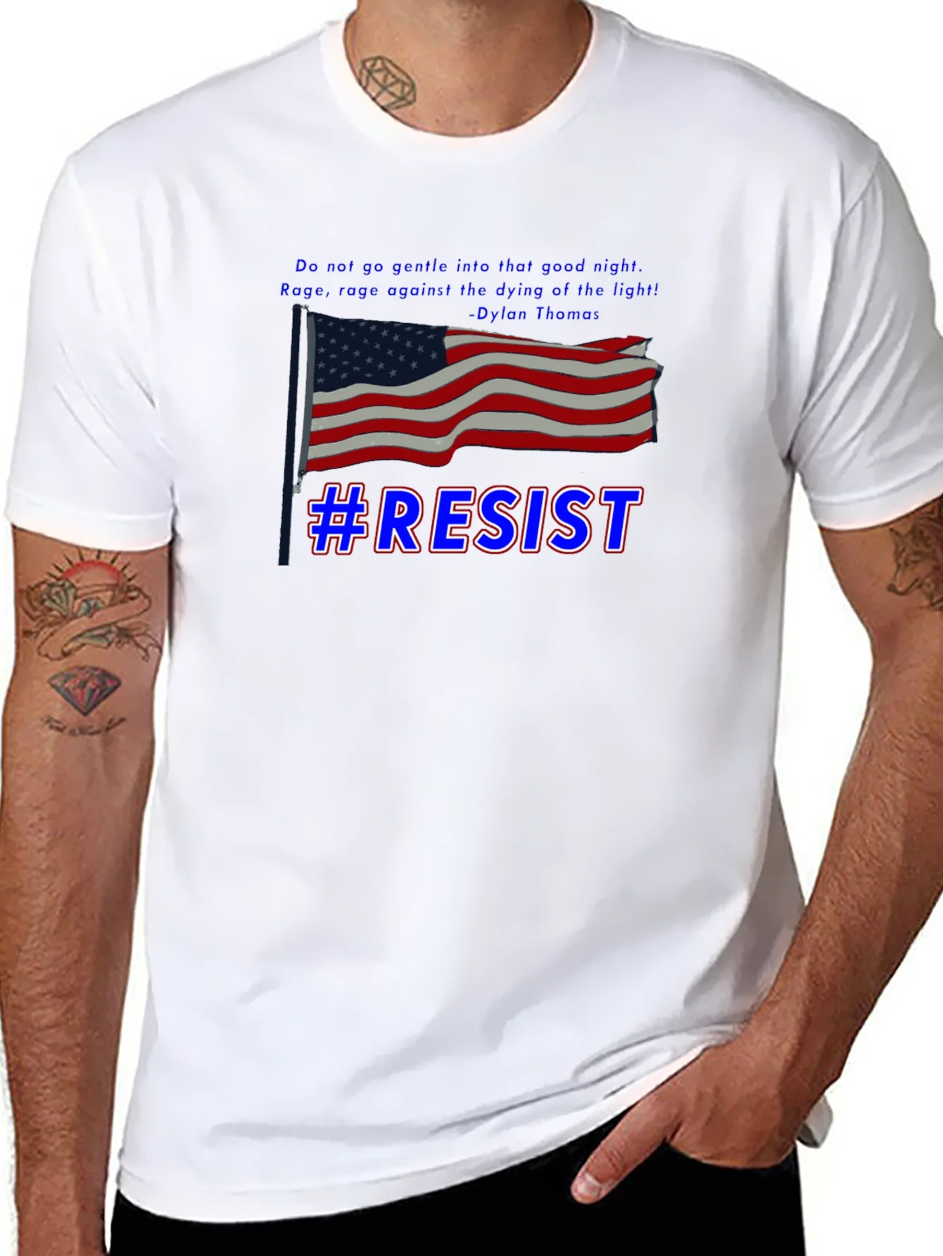 Camiseta Negra #Resist con Bandera Americana