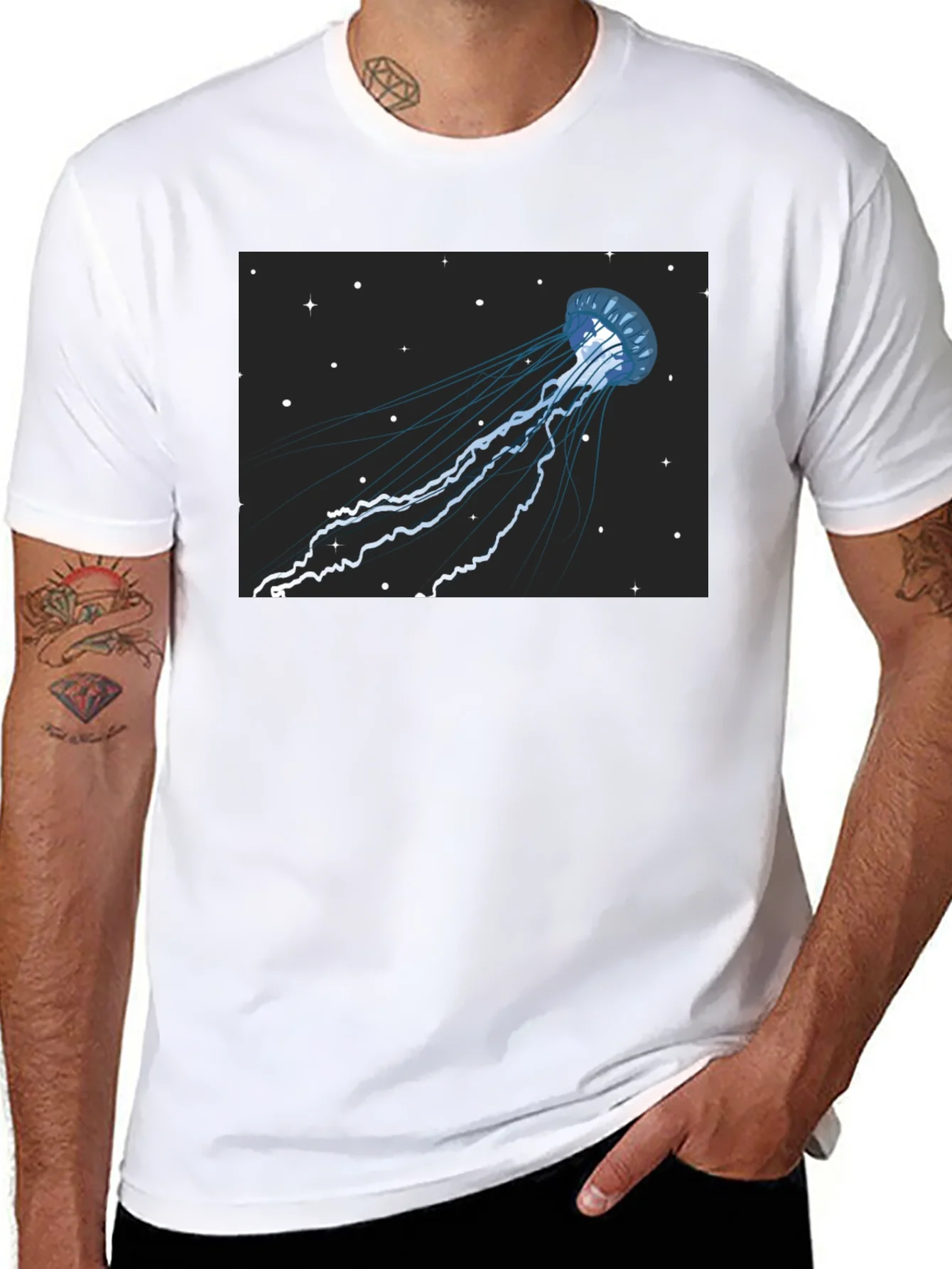 Camiseta Negra con Dise?o de Medusa Espacial