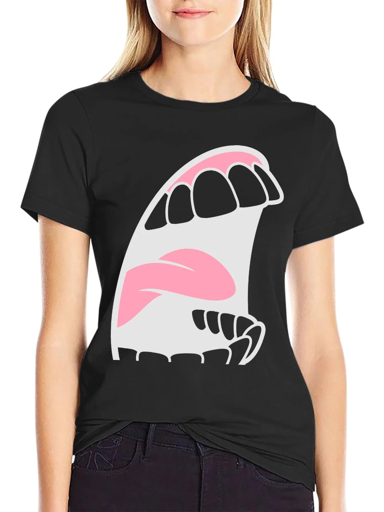 Camiseta Negra con Dise?o de Boca Abierta