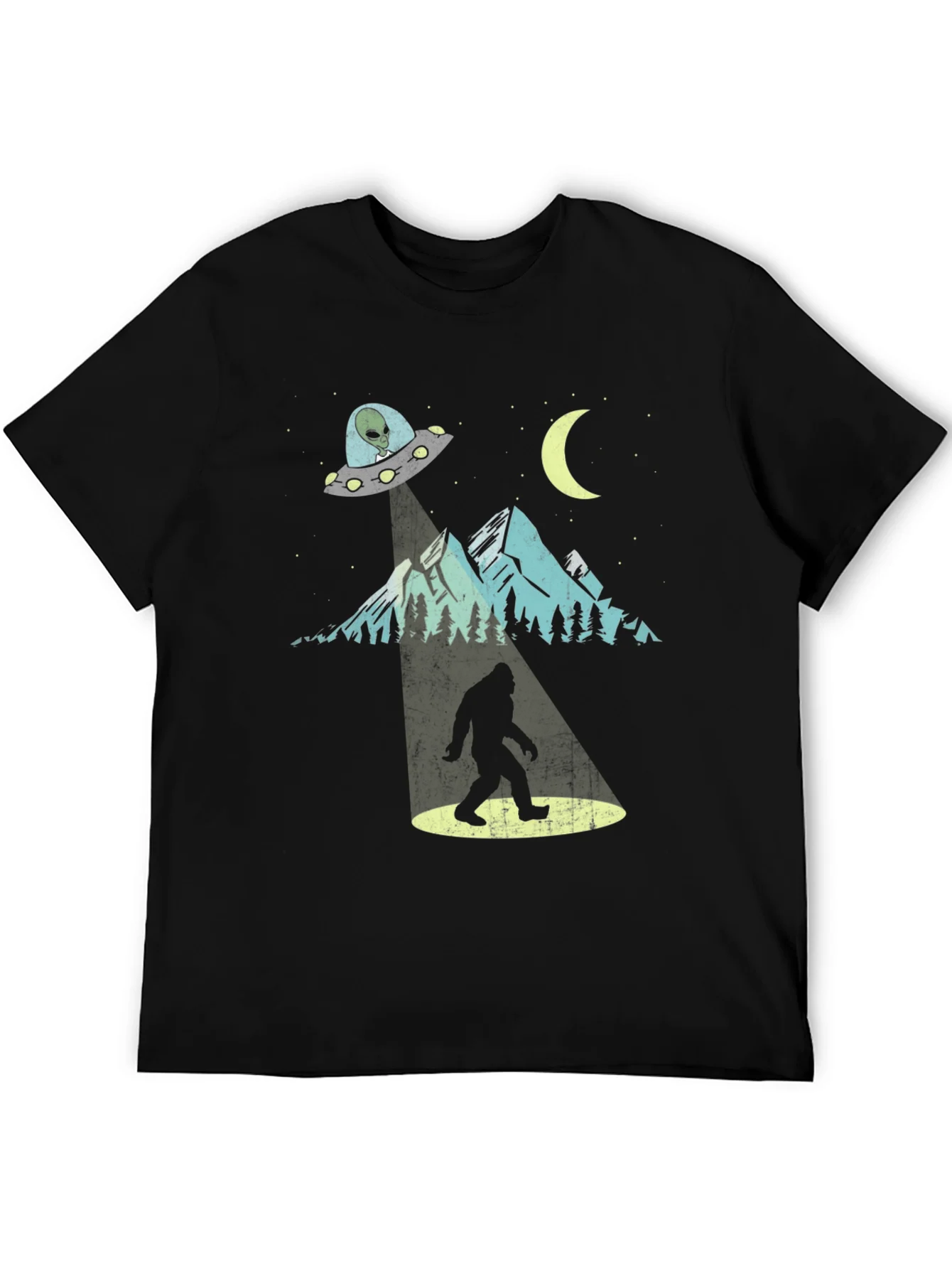Camiseta Negra OVNI abduciendo Bigfoot
