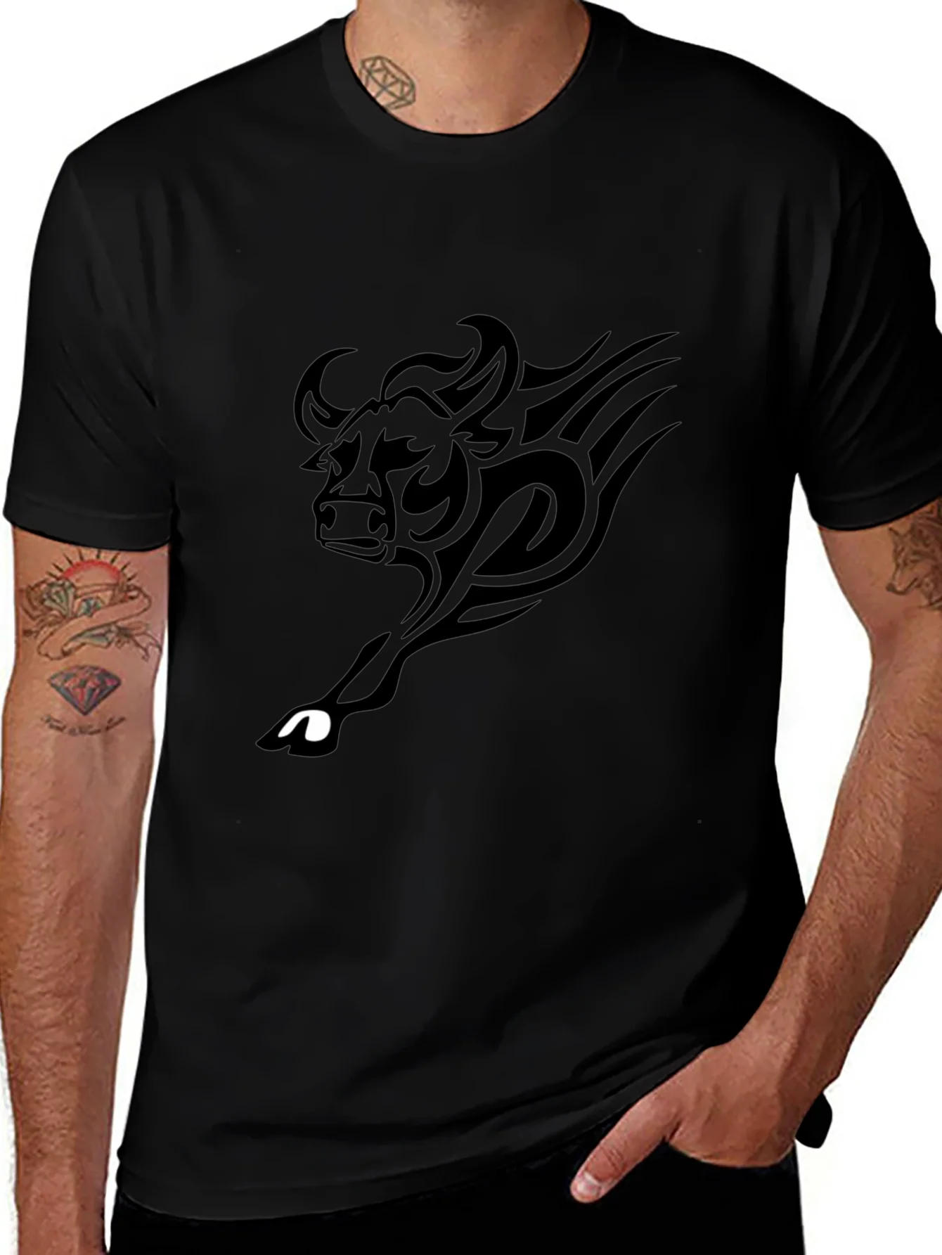 Camiseta Negra con Toro Tribal