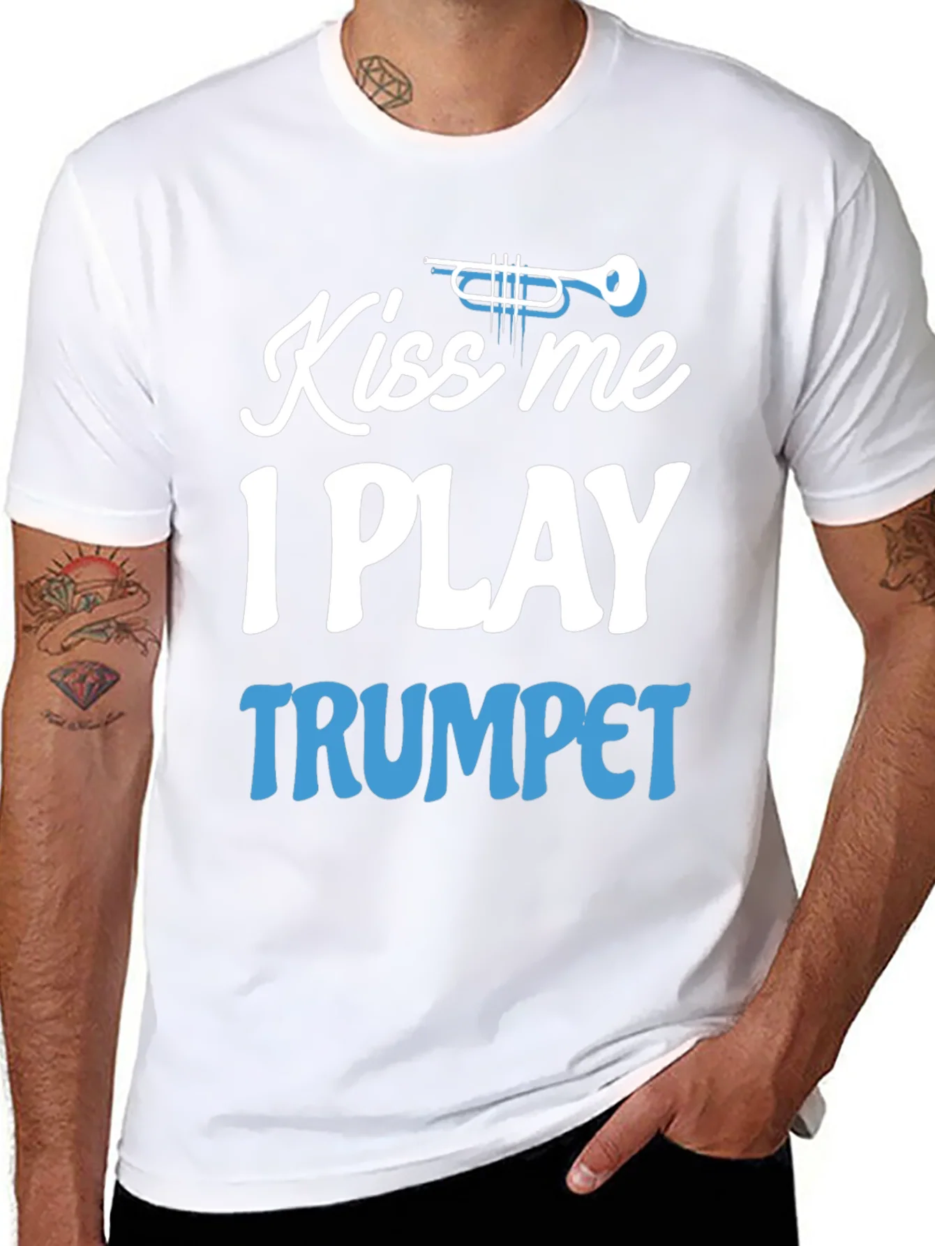 Camiseta Negra Kiss Me I Play Trumpet