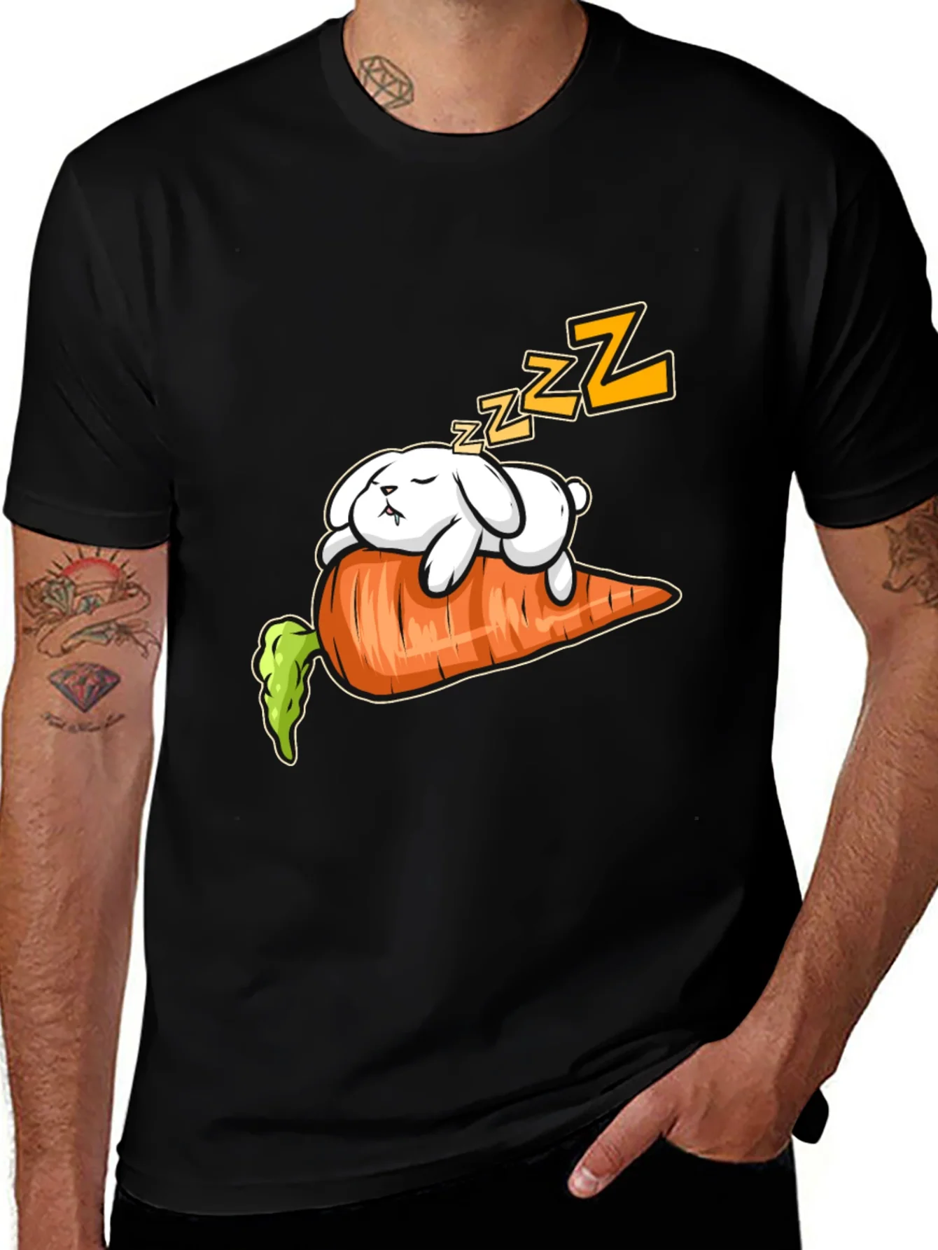 Camiseta Negra con Conejo Durmiendo sobre Zanahoria