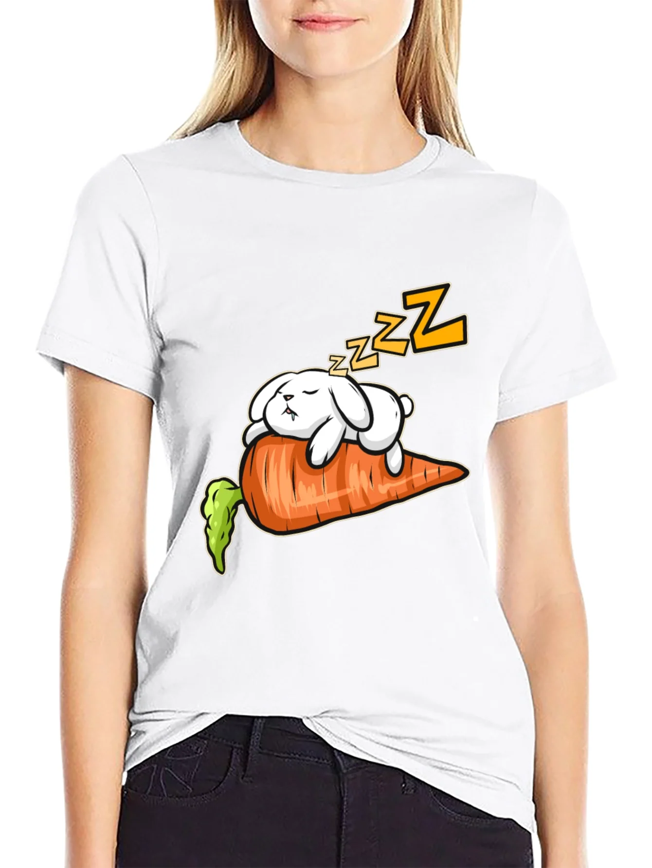 Camiseta Negra con Conejo Durmiendo sobre Zanahoria
