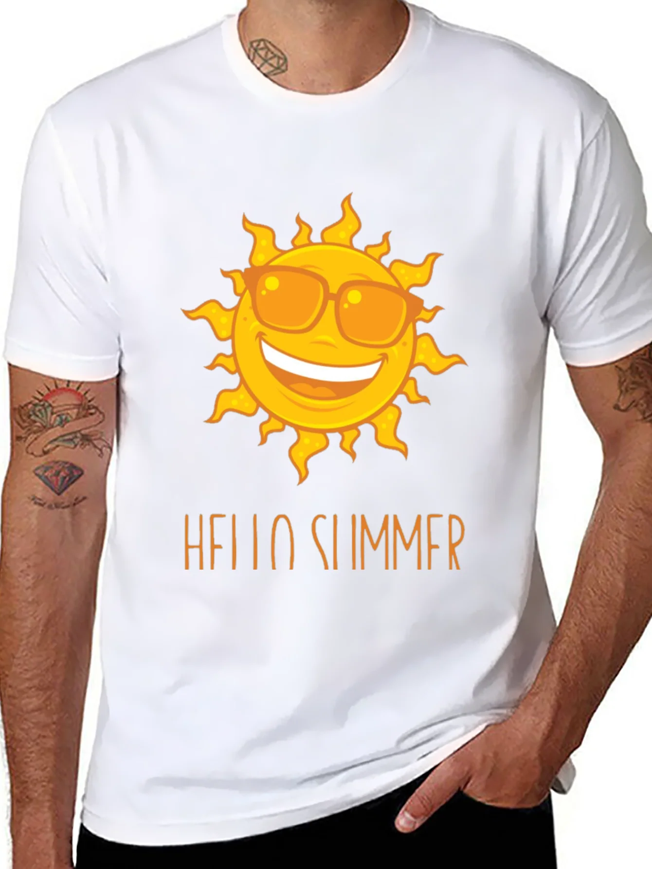 Camiseta Negra con Sol y Hola Verano