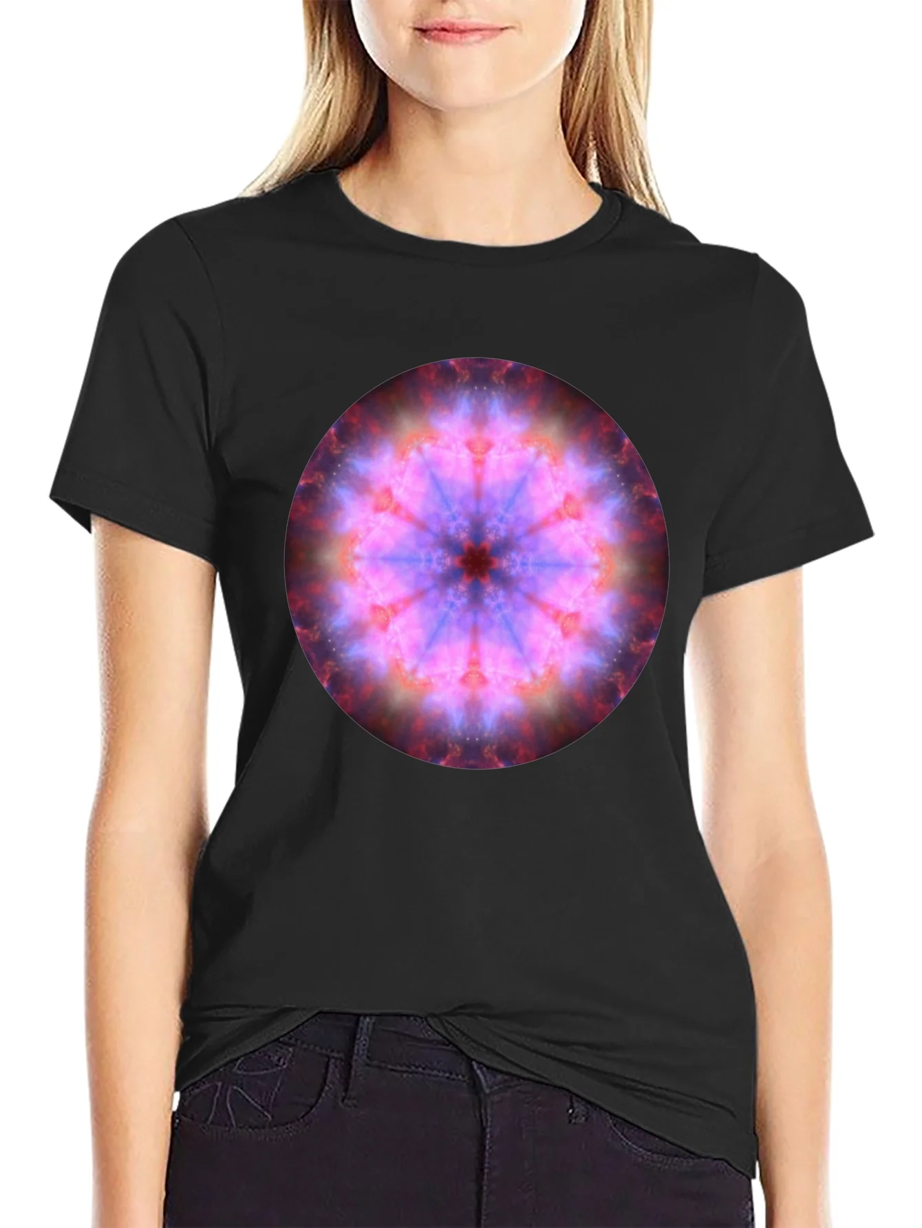 Camiseta Negra con Dise?o Mandala C¨®smica