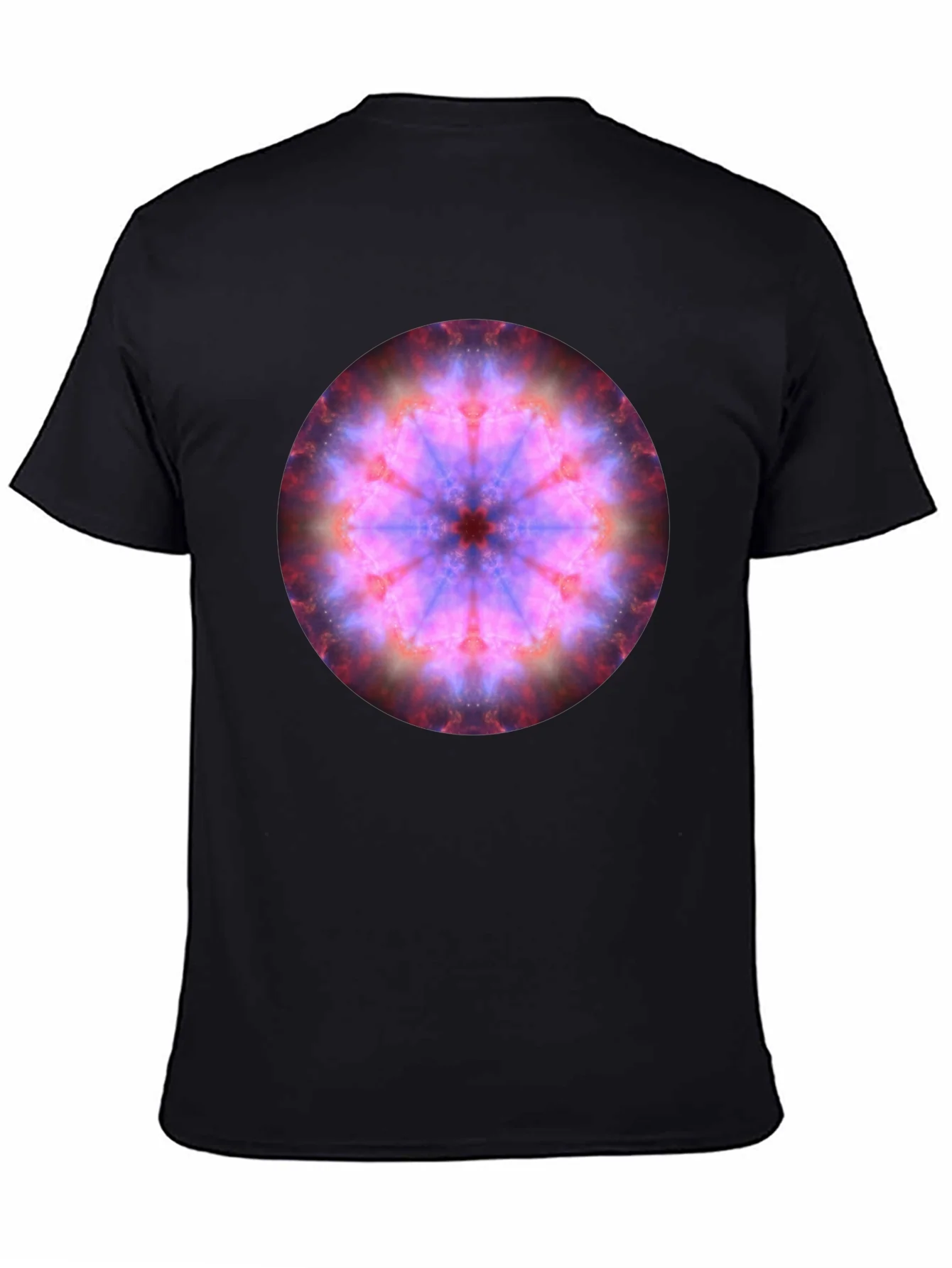 Camiseta Negra con Dise?o Mandala C¨®smica