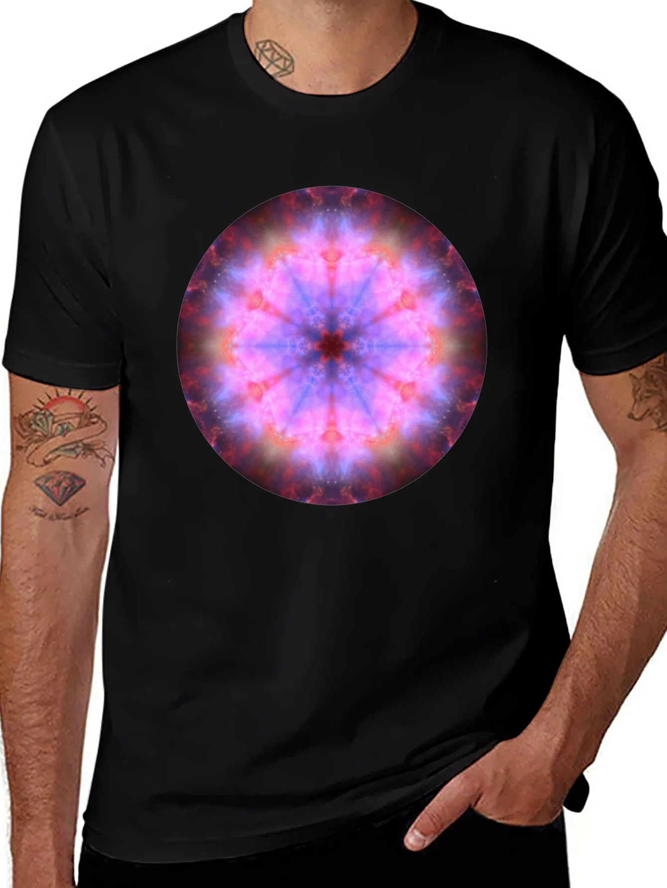 Camiseta Negra con Dise?o Mandala C¨®smica