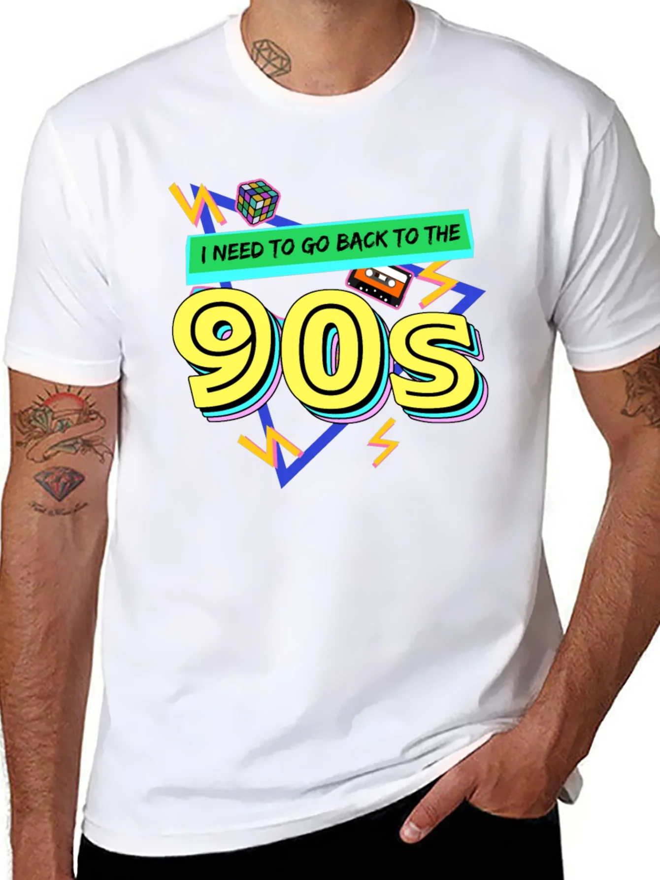 Camiseta Negra con Dise?o Retro de los 90