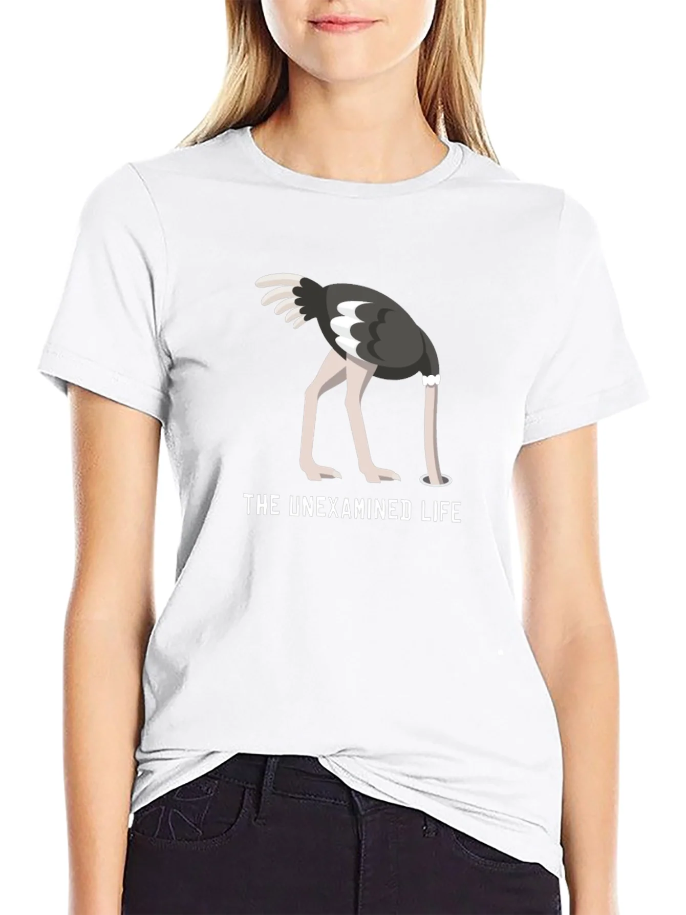 Camiseta Negra: Avestruz y la Vida Inexplorada