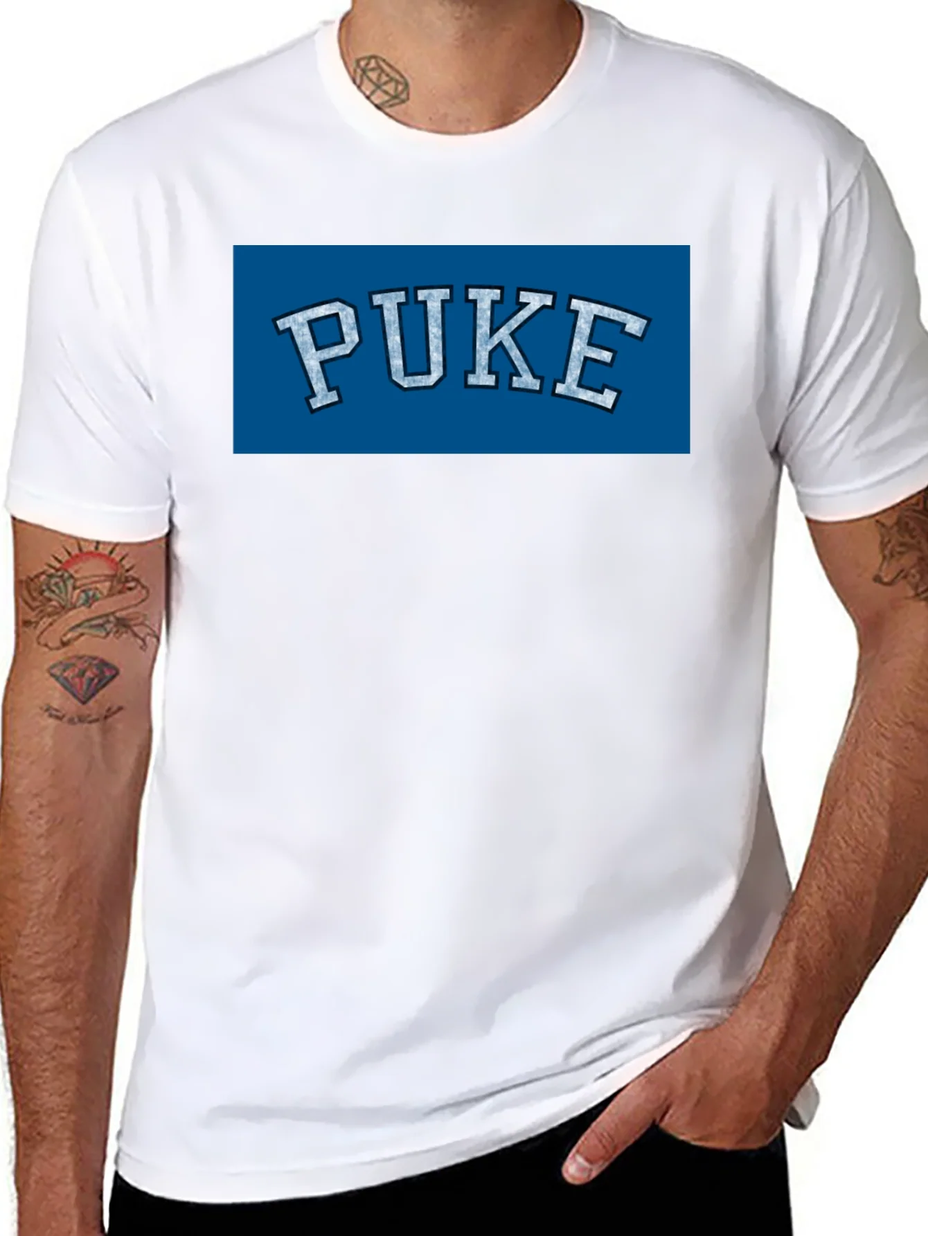 Camiseta Negra PUKE Estilo Universitario