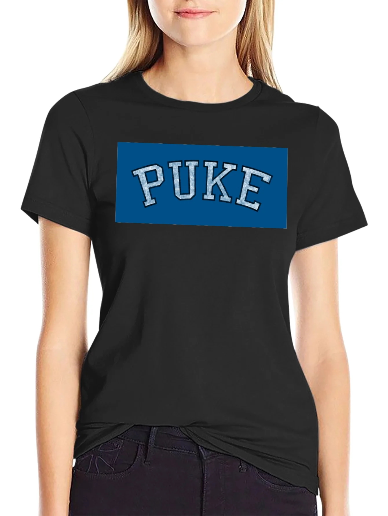 Camiseta Negra PUKE Estilo Universitario