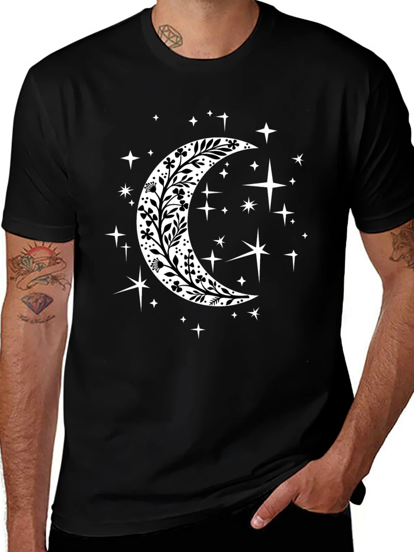 Camiseta Negra con Luna Floral y Estrellas