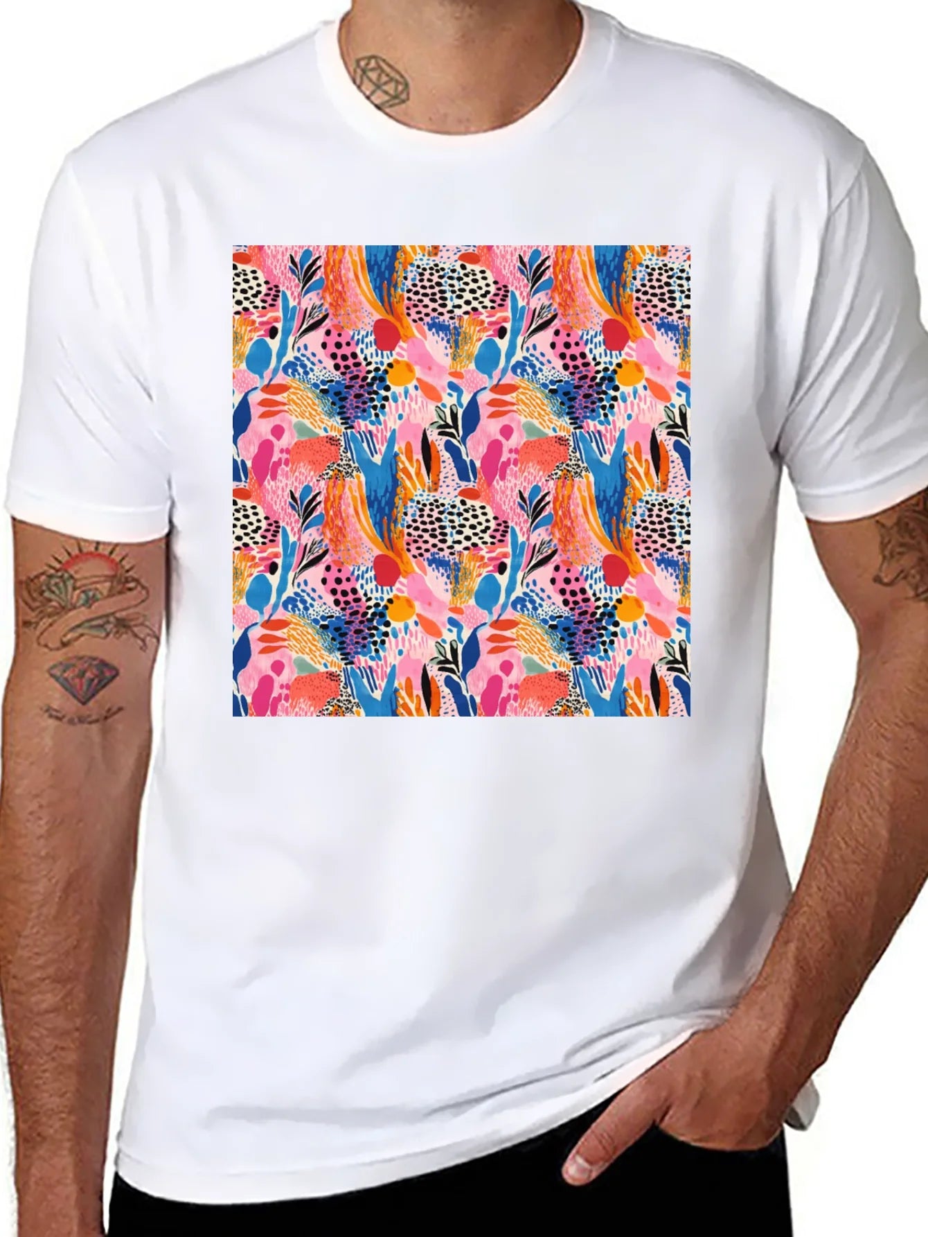 Camiseta Negra Estampado Abstracto Vibrante
