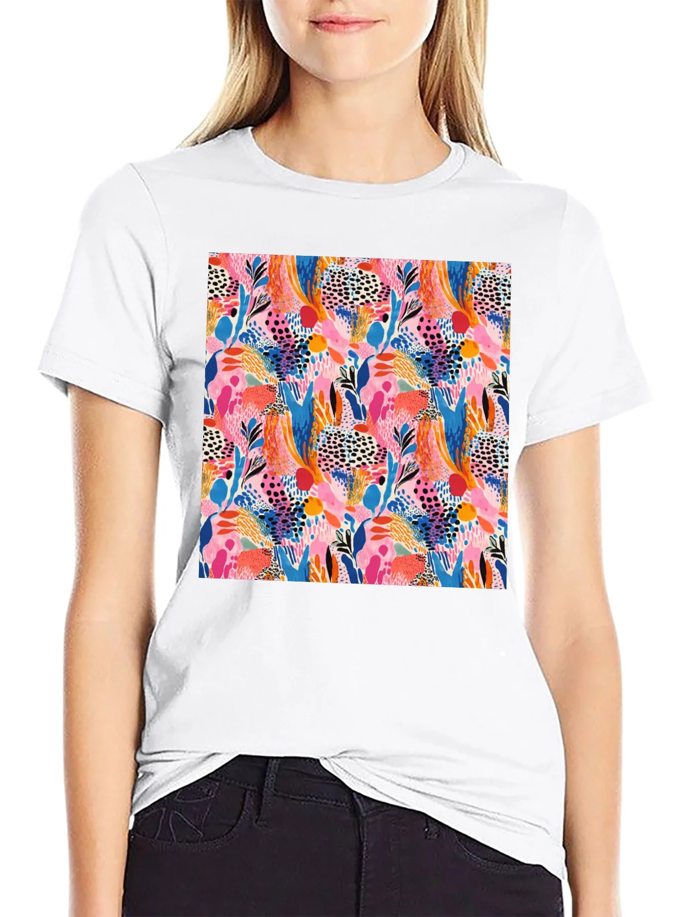 Camiseta Negra Estampado Abstracto Vibrante
