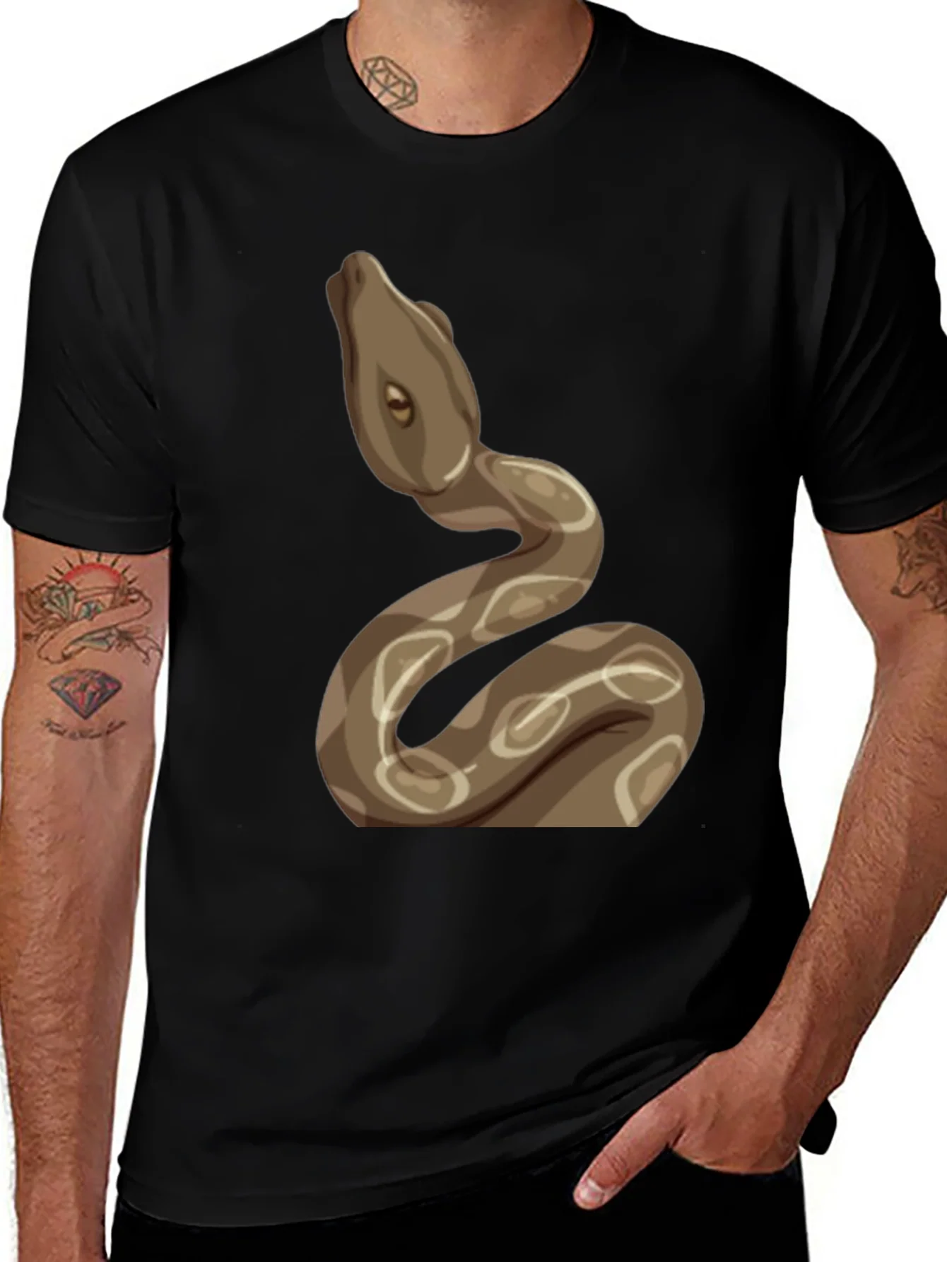 Camiseta Negra con Dise?o de Serpiente