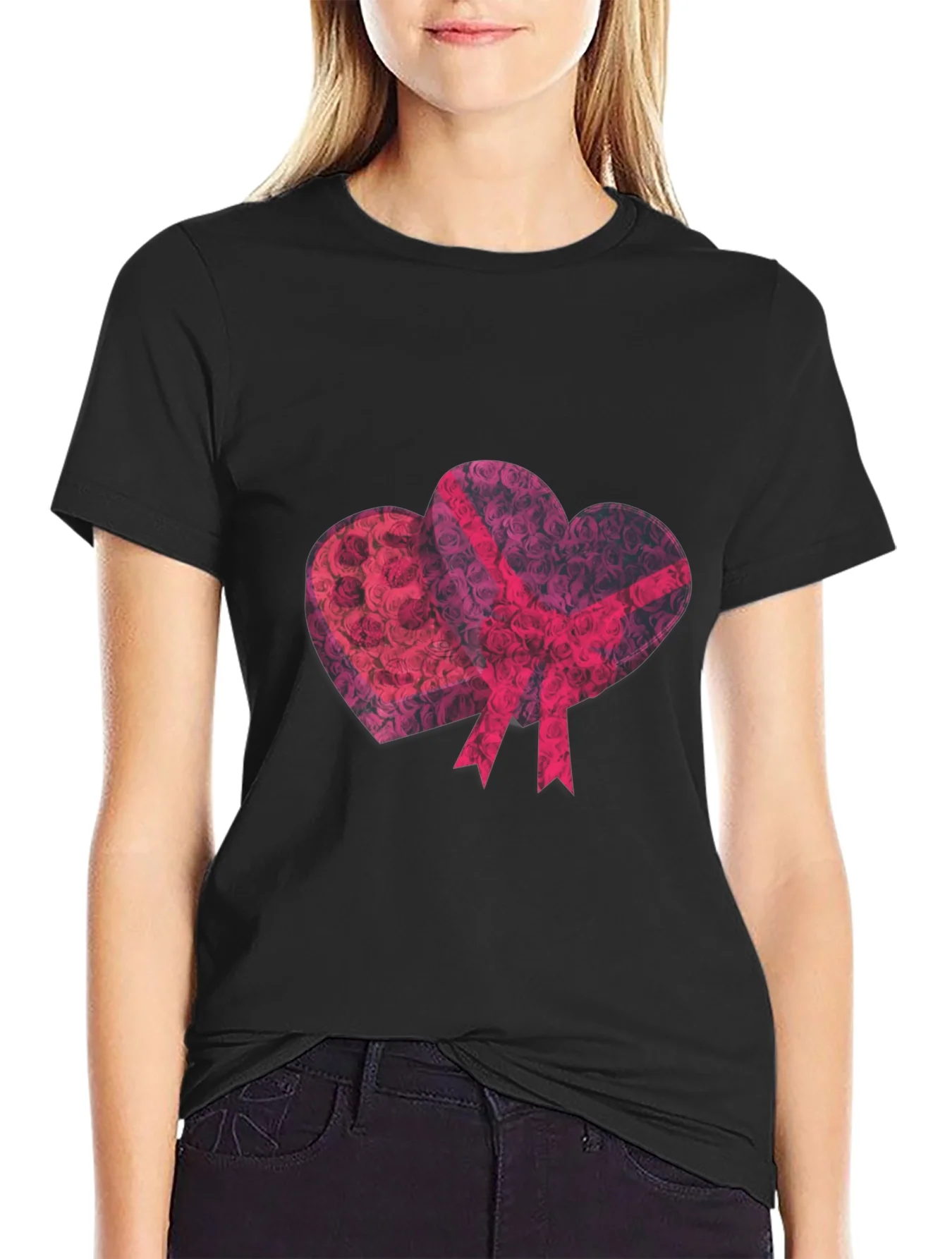 Camiseta Negra Estampado Corazones Rosas