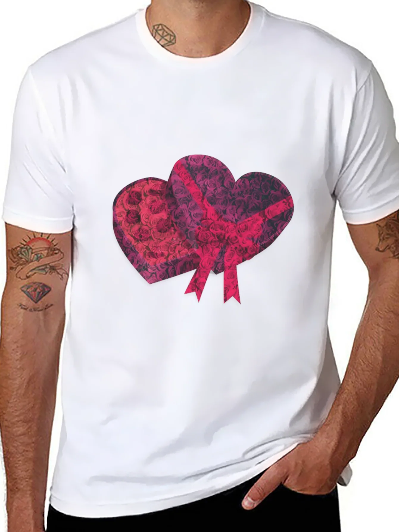 Camiseta Negra Estampado Corazones Rosas